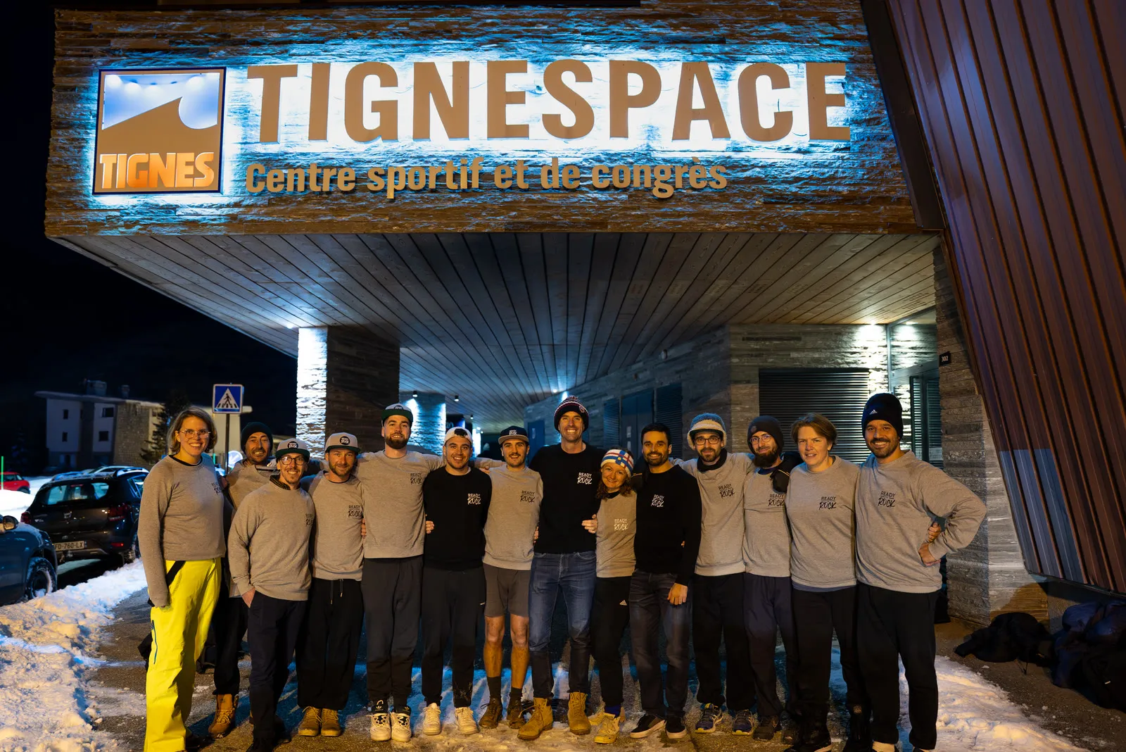 Nathan et son équipe de formateurs avec le groupe au Tignespace
