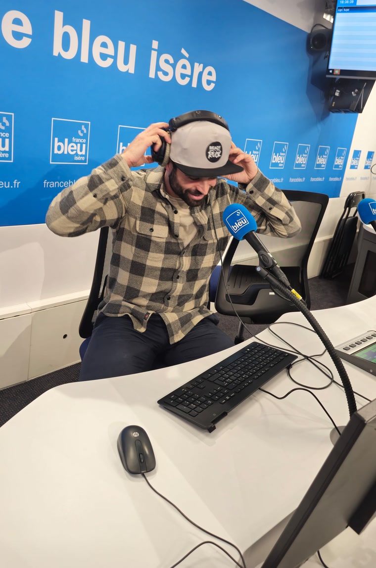 Nathan en interview radio sur France Bleu Isère